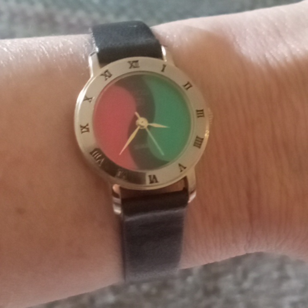 Gorgeous GUCCI Vintage black leather band watch. - Picture 4 of 8
